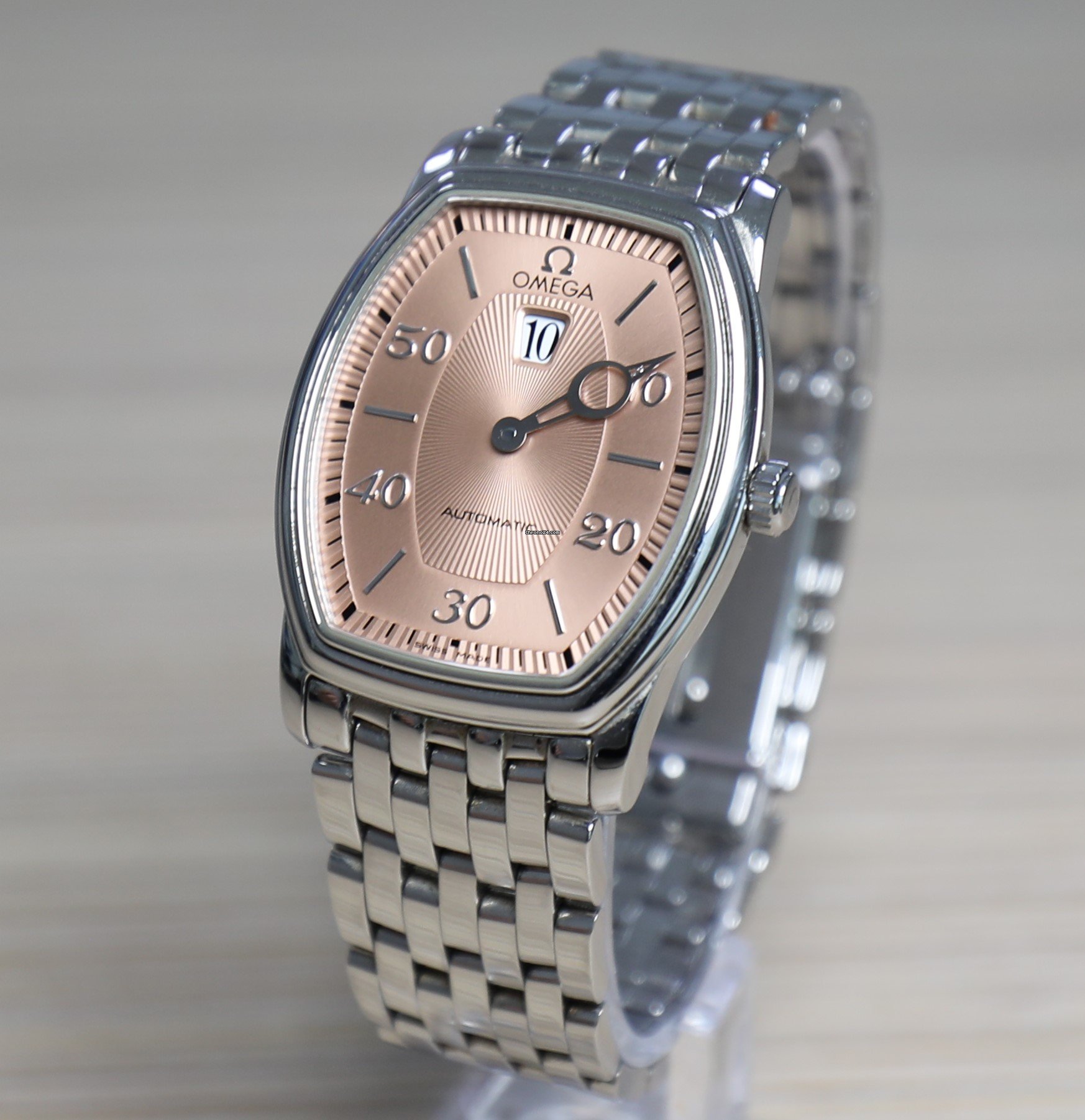 Omega De Ville Prestige Jumping Hour - Salmon dial - Unworn - Full Set